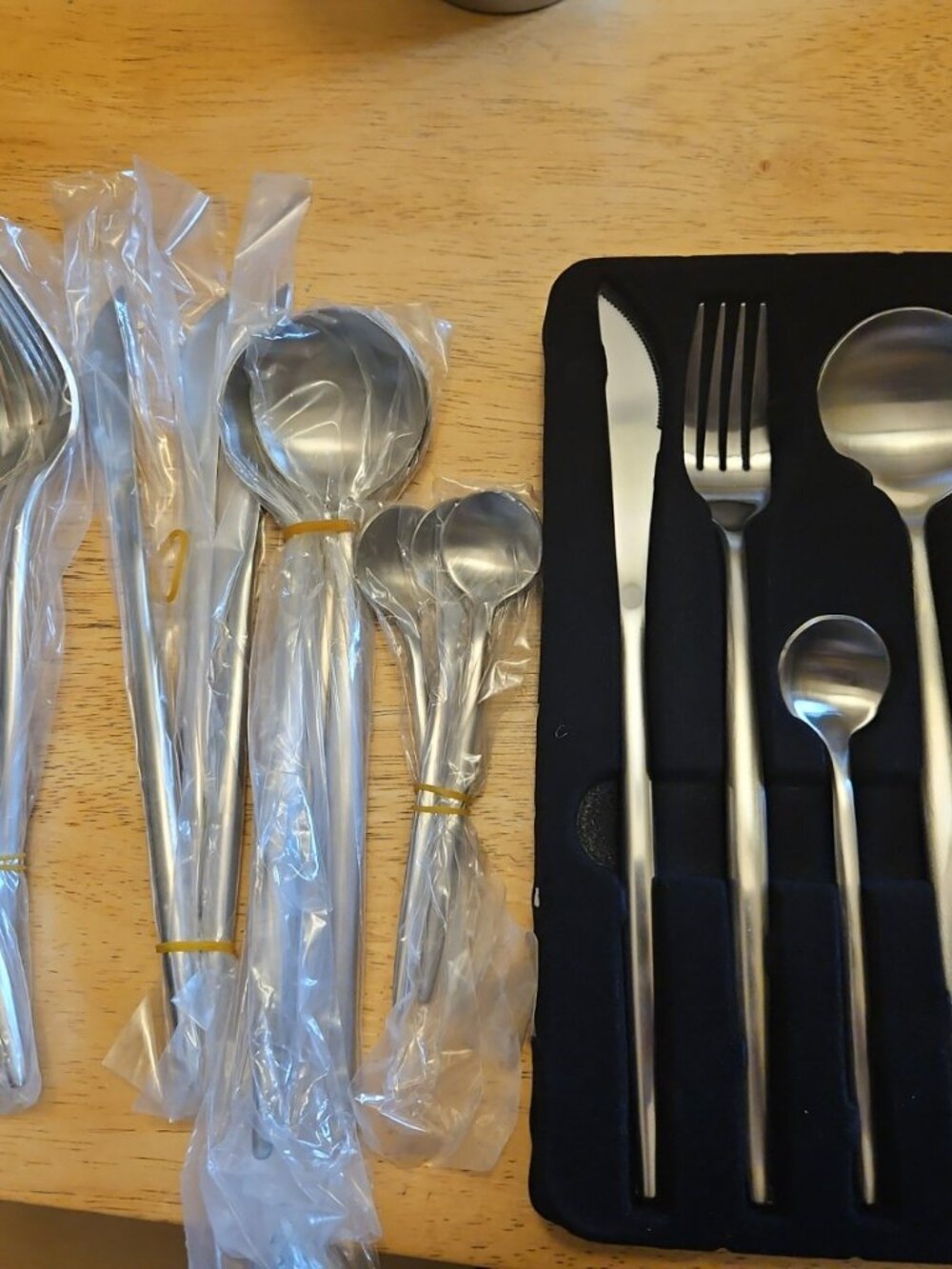 Bruntmor Adaline 16 Pc Flatware Set New 18/10 Stainless Steel Matte Service For - Picture 5 of 12